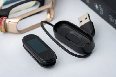 Лот: 19114456. Фото: 1. Фитнес браслет Xiaomi mi band... Смарт-часы, фитнес-браслеты, аксессуары