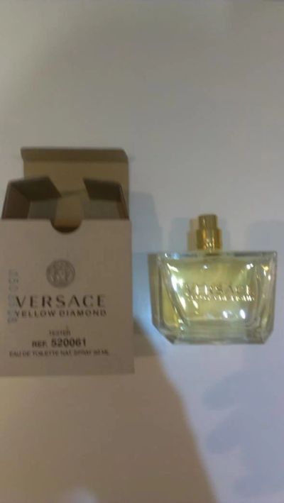 Лот: 6200314. Фото: 1. Туалетные духи Versace Yellow... Женская парфюмерия