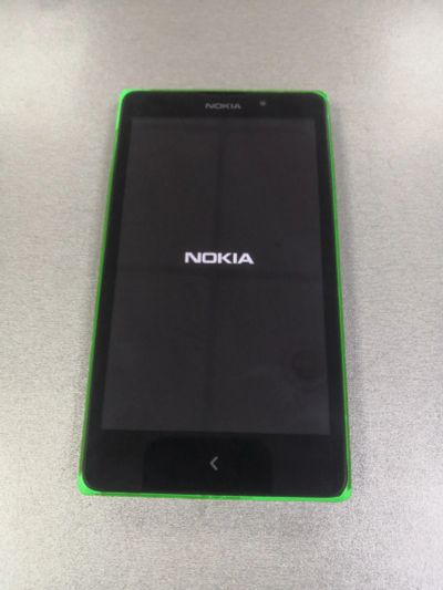 Лот: 18245571. Фото: 1. Nokia XL RM-1030 висит на заставке. Смартфоны