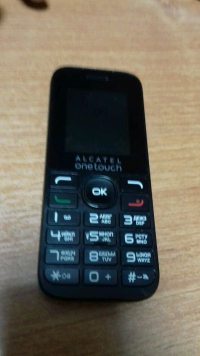 Лот: 11791369. Фото: 1. Мобильный телефон Alcatel 1016d... Кнопочные мобильные телефоны