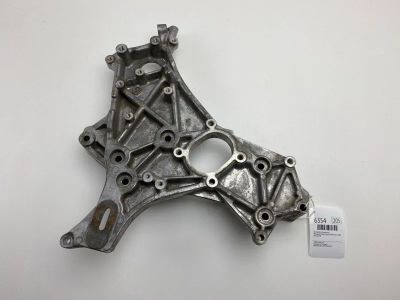 Лот: 21113619. Фото: 1. Кронштейн генератора Mitsubishi... Двигатель и элементы двигателя