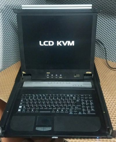 Лот: 22563641. Фото: 1. KVM консоль Aten CL-1208M (VGA... Другое (сетевые устройства)
