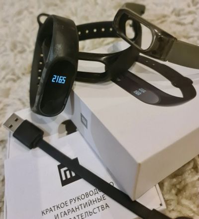 Лот: 19099014. Фото: 1. Xiaomi Mi band 2, коробка, зарядка... Смарт-часы, фитнес-браслеты, аксессуары
