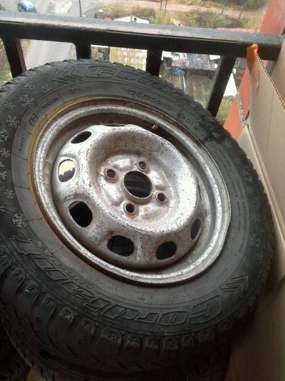 Лот: 8360635. Фото: 1. R13 4x100 штамп на убитой резе. Шины на дисках