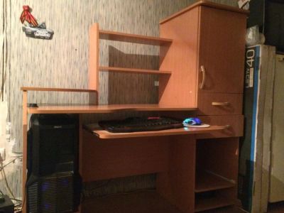 Лот: 10389415. Фото: 1. Школьный(компьютерный стол). Компьютерные и письменные столы