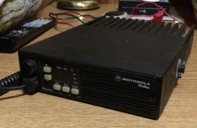 Лот: 9314802. Фото: 1. Автомобильная рация Motorola Radius... Рации, радиостанции