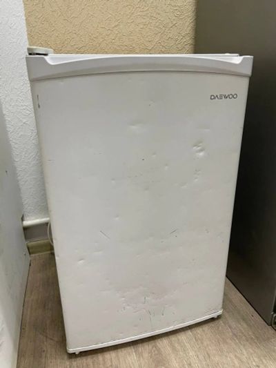 Лот: 18797040. Фото: 1. Компактный Холодильник daewoo... Холодильники, морозильные камеры