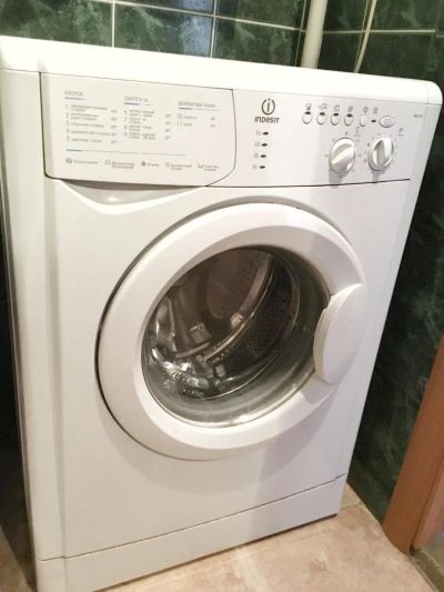 Лот: 10638024. Фото: 1. Продам стиральную машинку Indesit. Стиральные машины