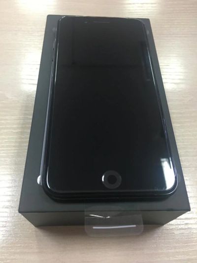 Лот: 9678086. Фото: 1. Новый iPhone 7 Plus Jet Black... Смартфоны