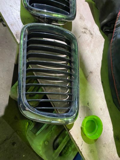 Лот: 18406383. Фото: 1. Решетка радиатора (ноздри) bmw... Кузов