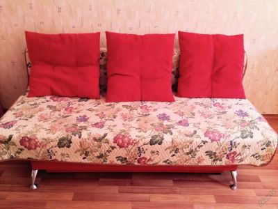 Лот: 5854522. Фото: 1. Диван 1500х2000 с тремя подушками... Диваны