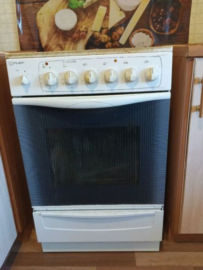 Лот: 21277218. Фото: 1. Электроплита Indesit 4 конфорки... Плиты, духовые шкафы, варочные поверхности
