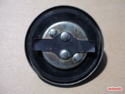 Лот: 11569356. Фото: 1. Крышка бензобака. Другое (автозапчасти)