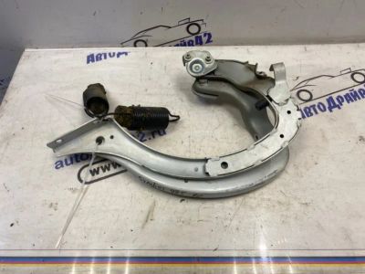 Лот: 21713946. Фото: 1. крепление крышки багажника Renault... Двигатель и элементы двигателя