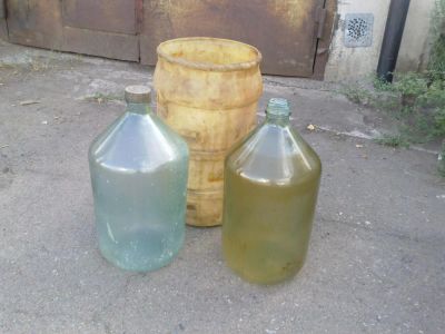 Лот: 7978911. Фото: 1. Бутыль 20л 2шт и тара 1шт. Другое (посуда, кухонная утварь)