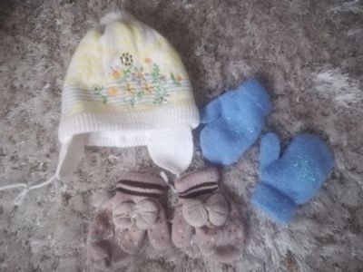 Лот: 14768834. Фото: 1. Шапочка и две пары руковичек. Головные уборы