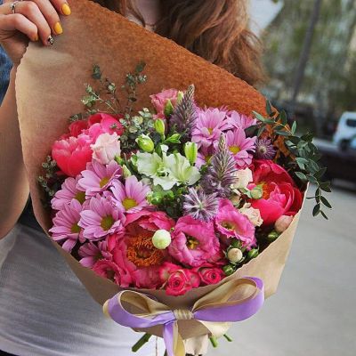 Лот: 6858763. Фото: 1. Фирменный букет от Радуги Цветов... Свежие цветы
