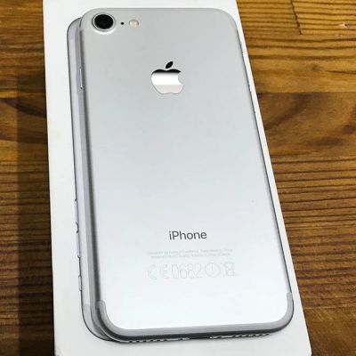 Лот: 11768661. Фото: 1. iPhone 7 32 Silver A1778. Смартфоны