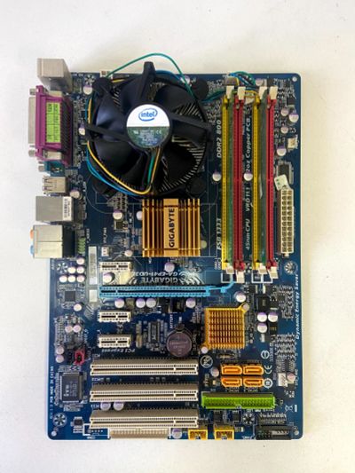 Лот: 17490549. Фото: 1. Плата на 4 карты 775 Gigabyte... Материнские платы