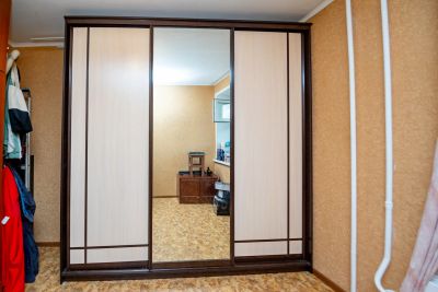 Лот: 23327082. Фото: 1. Шкаф купе с зеркалом. Шкафы, шкафы-купе