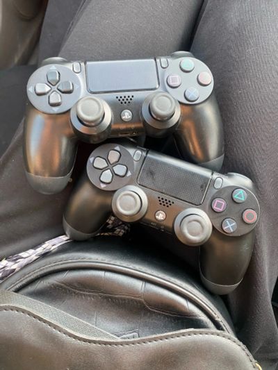Лот: 25335990. Фото: 1. Джойстик ps4 2 шт. Рули, джойстики