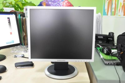 Лот: 4145530. Фото: 1. Монитор LCD 17" SyncMaster 740N. ЖК-мониторы