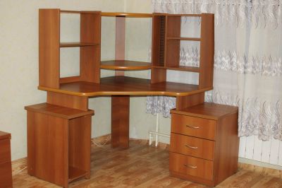 Лот: 9598289. Фото: 1. Стол компьютерный угловой. Компьютерные и письменные столы