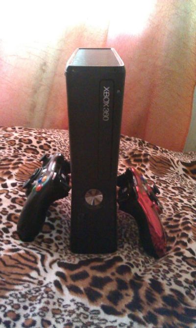 Лот: 3959243. Фото: 1. Xbox 360 Slim 4gb c прошивкой... Игровые приставки, консоли