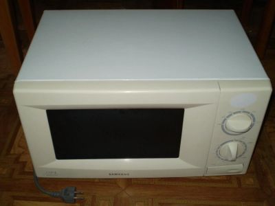 Лот: 3445211. Фото: 1. Samsung M1618NR, б\у с гарантией... Микроволновки, мини-печи
