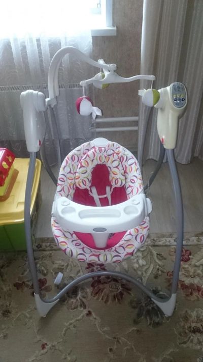 Лот: 9969876. Фото: 1. Электрокачеля Graco Lovin. Ходунки, прыгунки, качели