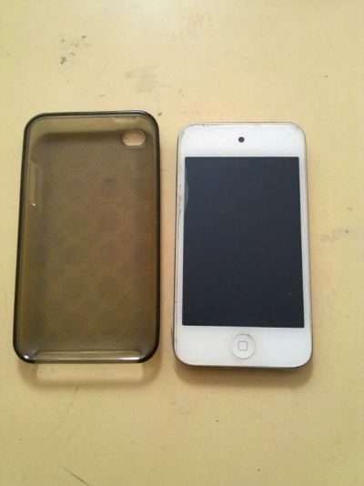 Лот: 3733454. Фото: 1. Ipod Touch 4th 8Gb White Срочно... Плееры