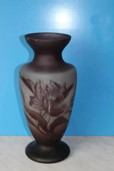 Лот: 11372652. Фото: 1. Стеклянная ваза в стиле Галле. Вазы
