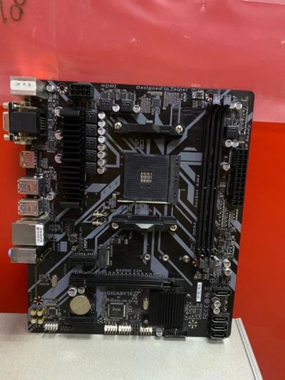 Лот: 16868442. Фото: 1. Материнская плата Gigabyte B450M-S2H... Материнские платы