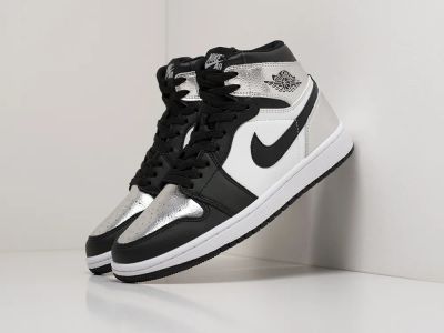 Лот: 18655835. Фото: 1. Кроссовки Nike Air Jordan 1 Mid. Кеды, кроссовки, слипоны