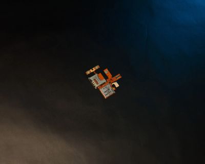 Лот: 19823639. Фото: 1. Держатель Sim Sony Ericsson W380... Другое (запчасти, оборудование)