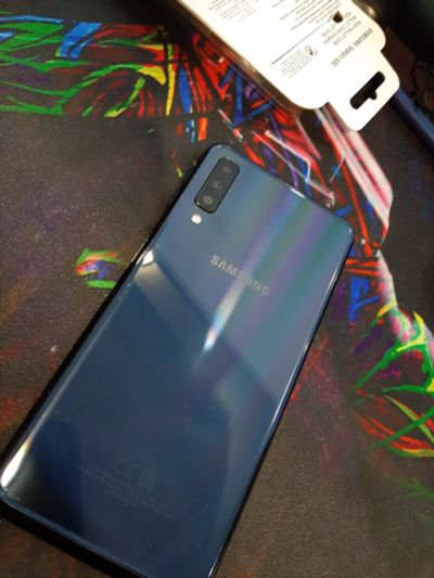 Лот: 15024794. Фото: 1. Samsung Galaxy A7 (2018). В идельном... Смартфоны