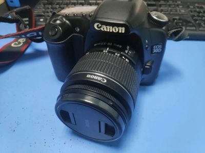 Лот: 21037945. Фото: 1. Зеркальный фотоаппарат Canon EOS... Цифровые зеркальные