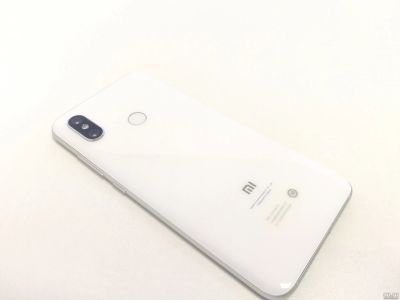Лот: 15230835. Фото: 1. Xiaomi Mi 8 6/64GB White срочно. Смартфоны
