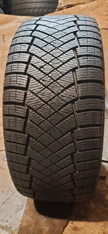 Лот: 18357812. Фото: 1. 235/45R18 98H Pirelli ICE ZERO... Шины