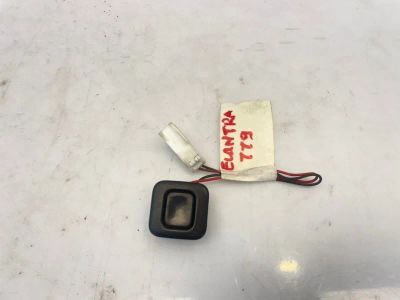 Лот: 25747840. Фото: 1. кнопка открывания багажника Hyundai... Двигатель и элементы двигателя