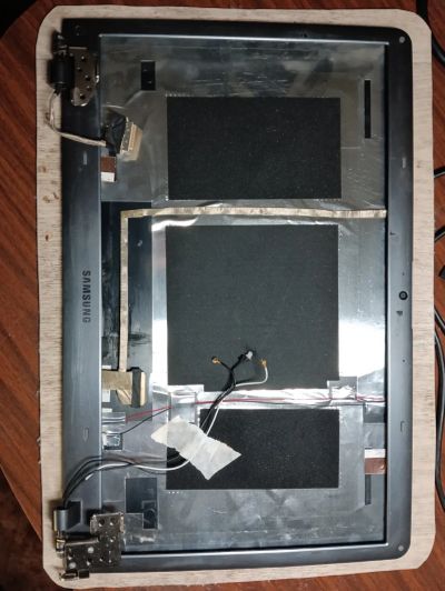 Лот: 23360250. Фото: 1. Крышка матрицы от Samsung np355v5c. Корпуса, блоки питания