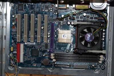 Лот: 287404. Фото: 1. Gigabyte GA-8IR2003 soc478 неисправна. Материнские платы