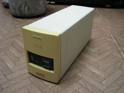 Лот: 17256590. Фото: 1. Бесперебойник APC Back-UPS 650... ИБП, аккумуляторы для ИБП