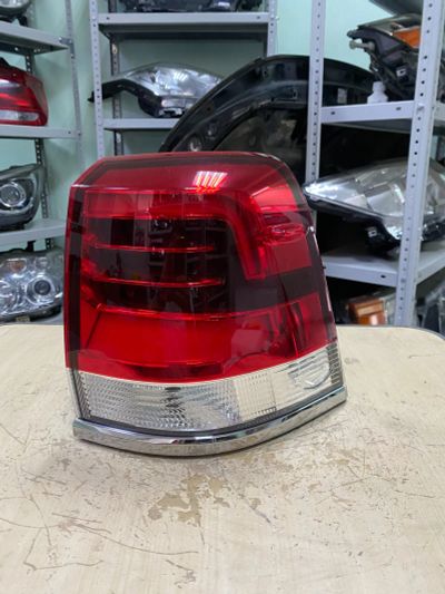 Лот: 25639755. Фото: 1. Задний фонарь (R) Toyota Land... Оптика и освещение