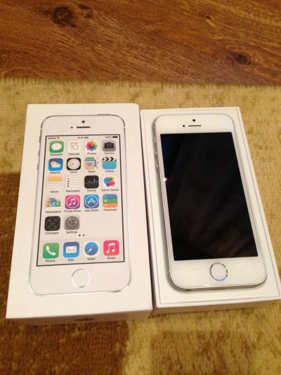 Лот: 3951206. Фото: 1. iPhone 5s 16 gb silver. Смартфоны