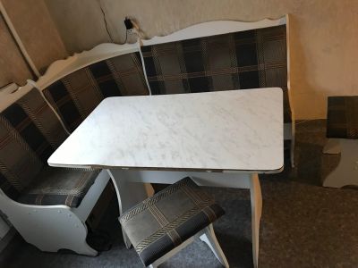 Лот: 15093210. Фото: 1. Кухонный уголок стол табуретки... Кухонные уголки