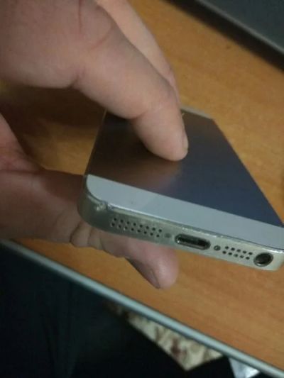 Лот: 10613921. Фото: 1. Iphone 5s 16 Gold. Смартфоны