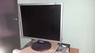 Лот: 5024339. Фото: 1. Монитор Samsung 943N. ЖК-мониторы