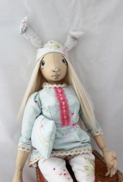 Лот: 15647968. Фото: 1. Кукла Надя в пижаме с подушкой... Авторские куклы, игрушки, поделки