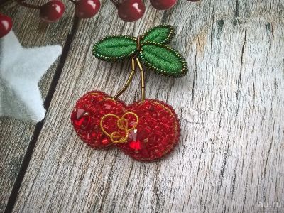Лот: 13523652. Фото: 1. Брошь "Вишня" - ручная работа. Бижутерия ручной работы